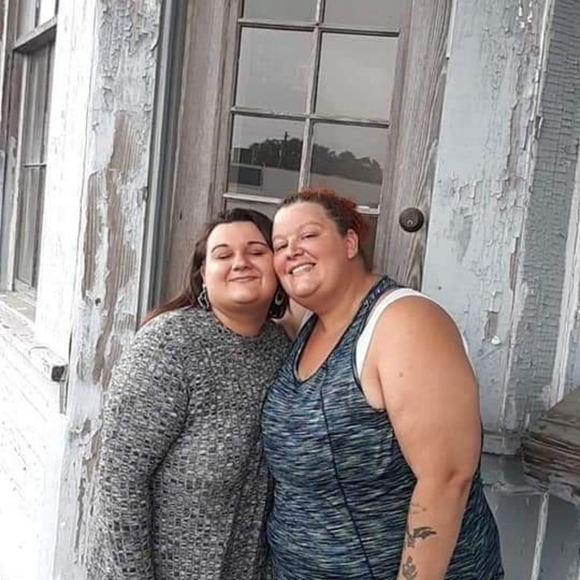 Meet your Poshers, Cassie & Phayth - Picture 2 of 8